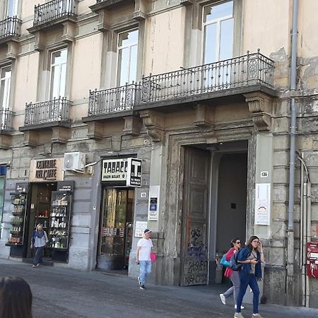 Garibaldi Rooms Napoli Esterno foto