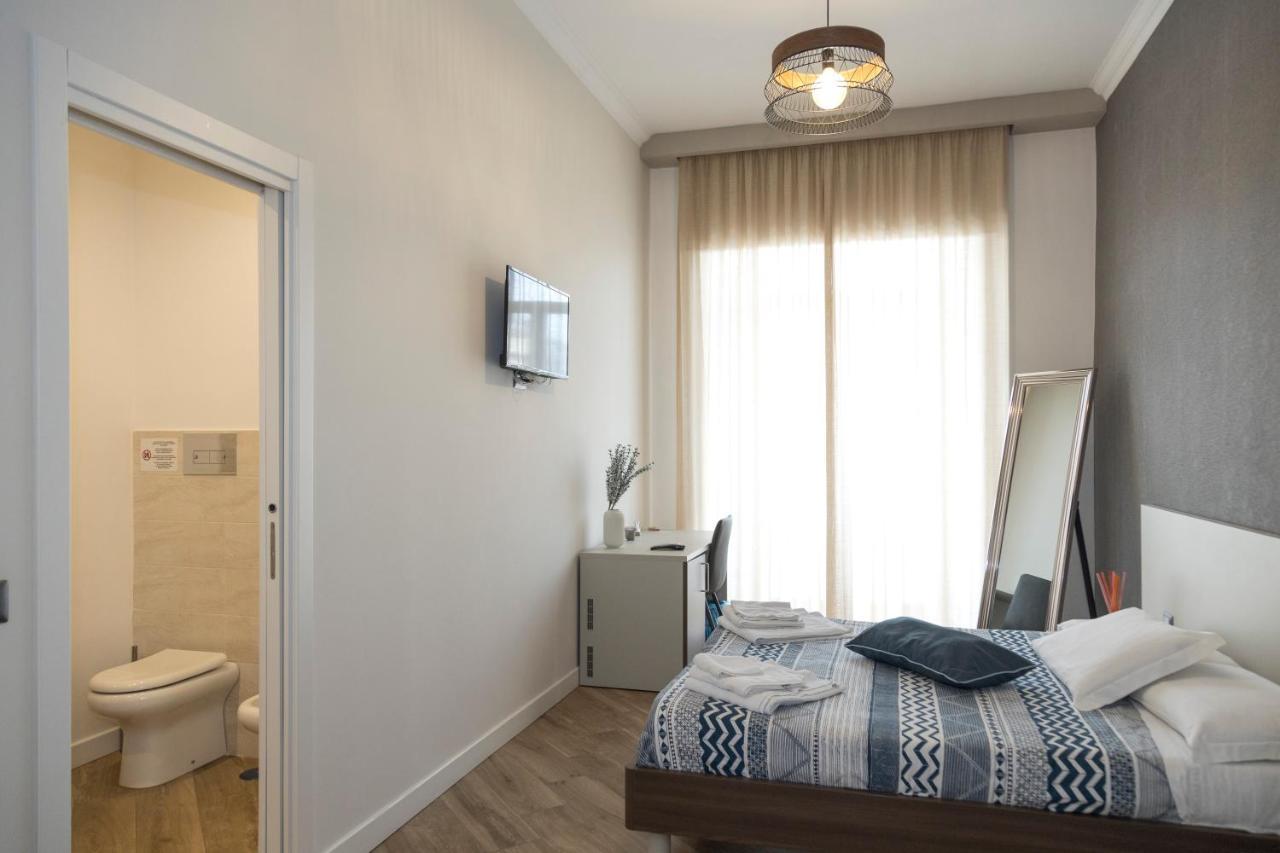 Garibaldi Rooms Napoli Esterno foto