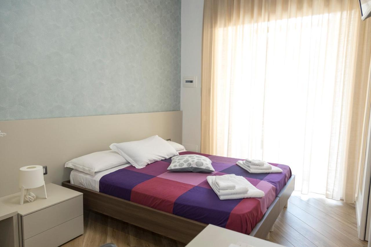 Garibaldi Rooms Napoli Esterno foto