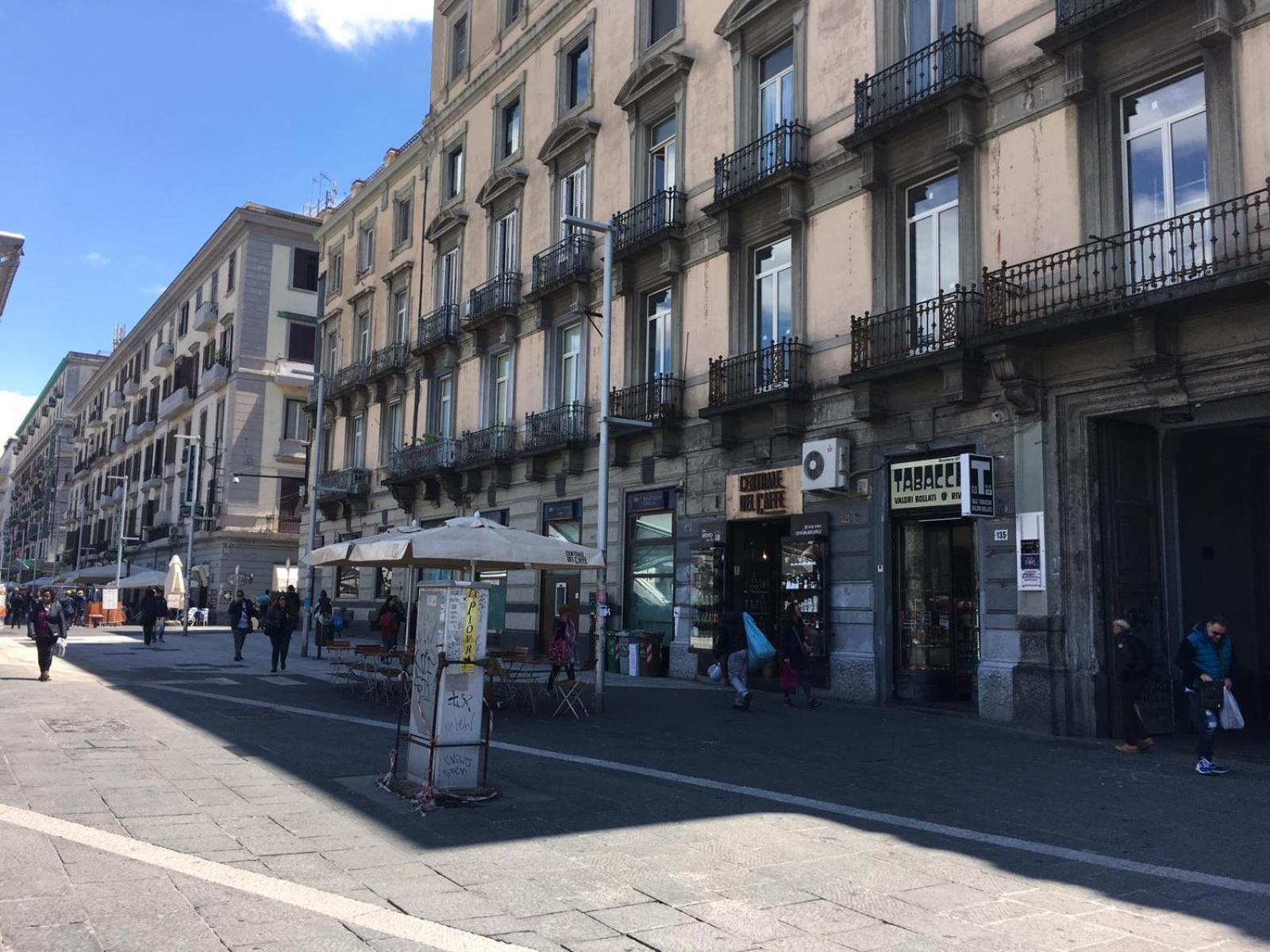 Garibaldi Rooms Napoli Esterno foto