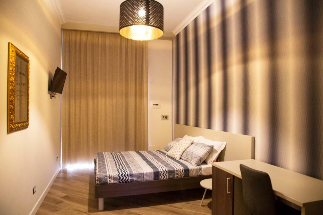 Garibaldi Rooms Napoli Esterno foto