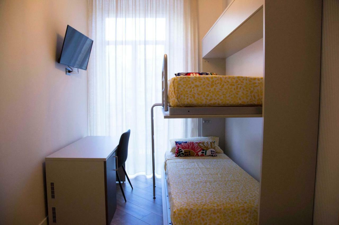 Garibaldi Rooms Napoli Esterno foto