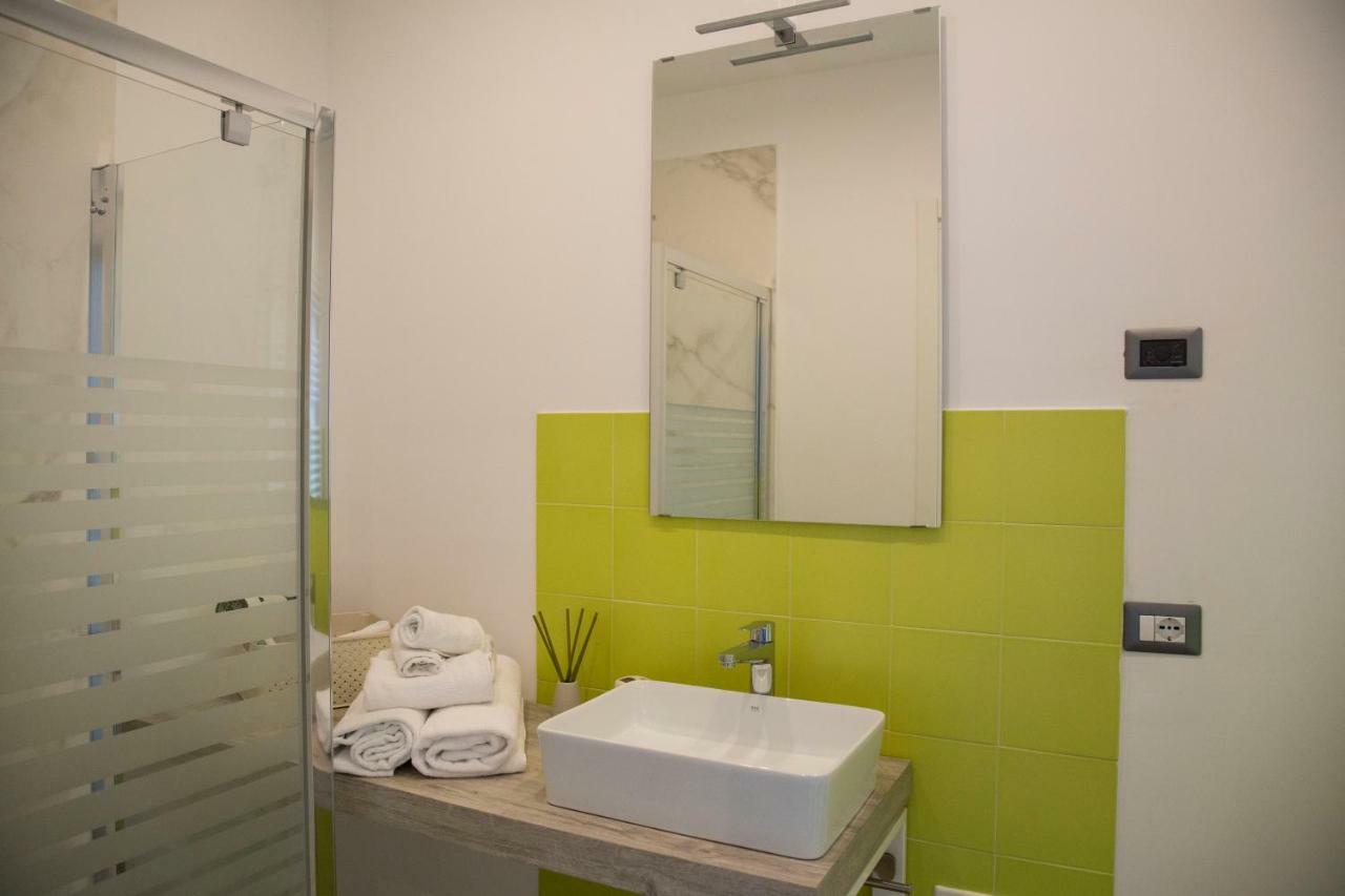 Garibaldi Rooms Napoli Esterno foto
