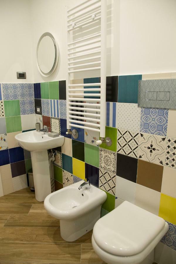 Garibaldi Rooms Napoli Esterno foto
