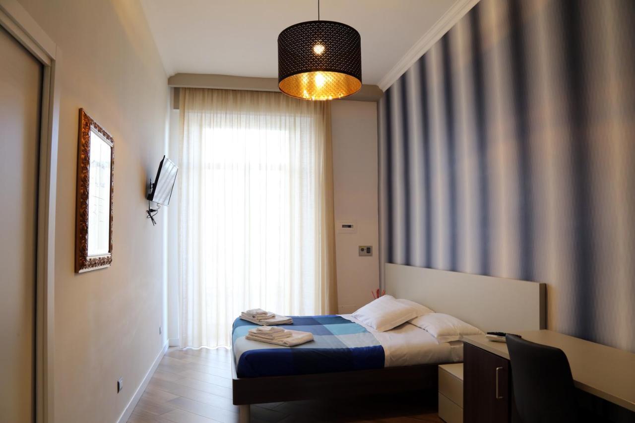 Garibaldi Rooms Napoli Esterno foto